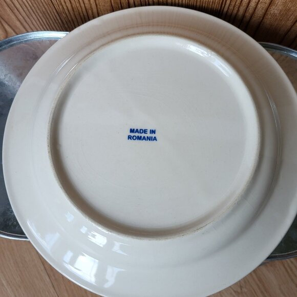 2 Vintage Romanian MCM Atomic Blue Flower 9" Dinner Plates - Picture 4 of 9